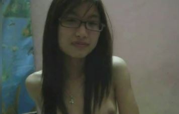 Lộ clip sex sinh viên đại học xây dựng đeo kính full hd tại phòng riêng
